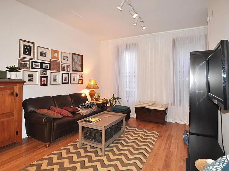 1260 N Bosworth Ave #2R — Photo 3