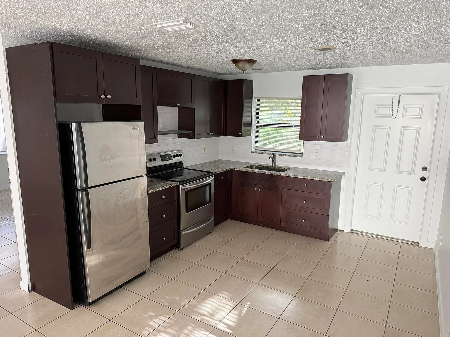 3 bed, 2.0 bath, 1040 sqft, $2,500 — Photo 1