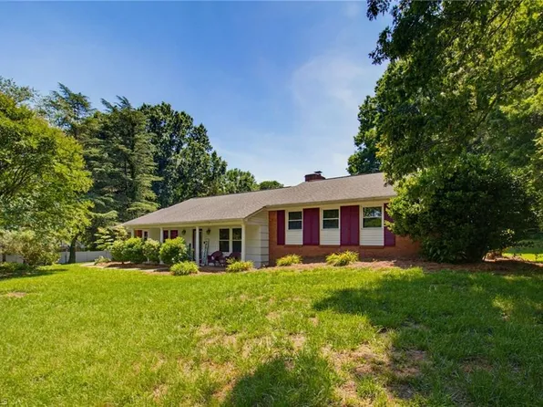 3462 Stimpson Dr, Pfafftown, NC 27040