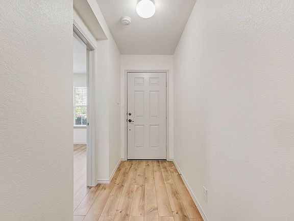 5th image of 1123 Garnet St