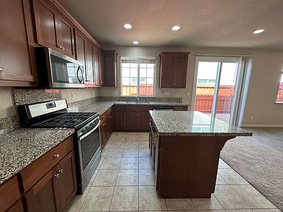 5th image of 2001 Sycamore Grove Ln