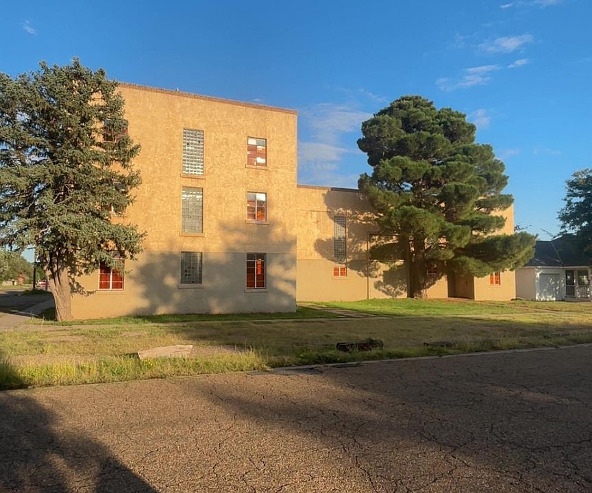 2nd image of 1121 Rencher St
