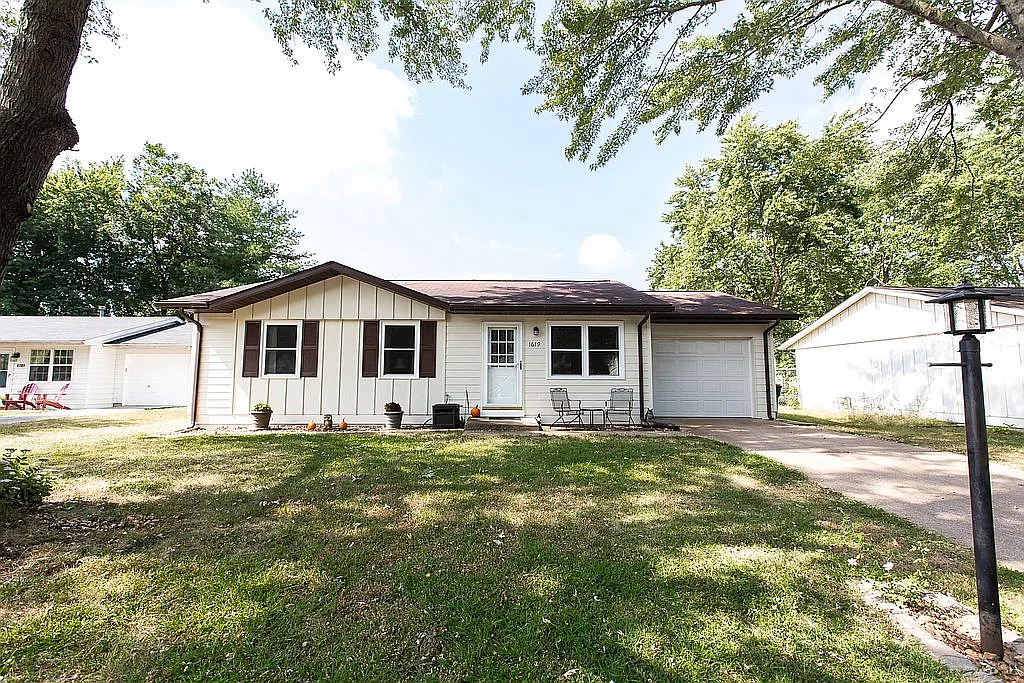 1619 Landmark Dr photo 1