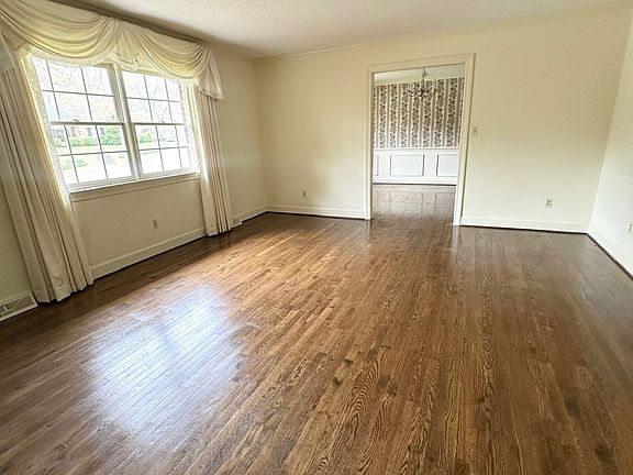 2nd image of 200 Cambridge Cir