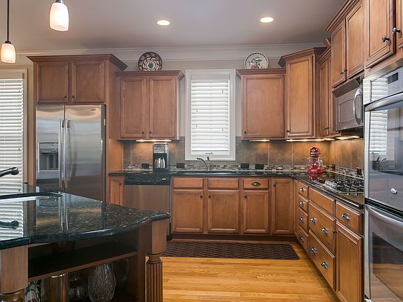 5th image of 313 Kinsale Dr