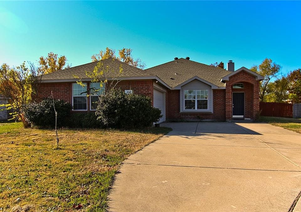 1st image of 204 Canyon Lake Dr