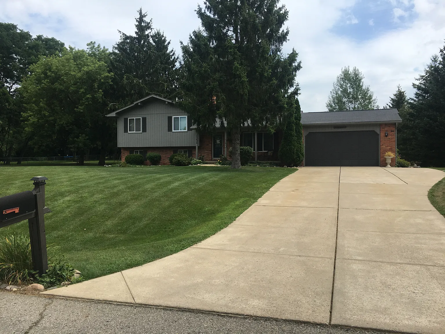 13435 Lakebrook Dr photo 1