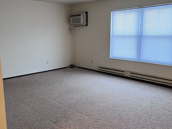 2nd image of 487 Ivy Ln #22