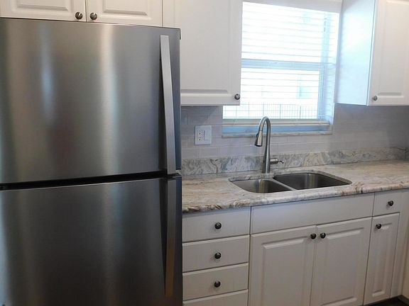 3rd image of 719 Lori Dr APT 205