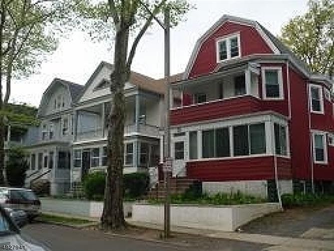 1st image of 32 Hilton St