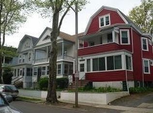 32 Hilton St, East Orange, NJ 07017