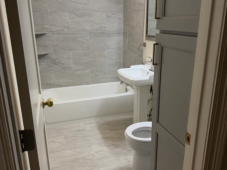 542 Glenmore Ave #A — Photo 2