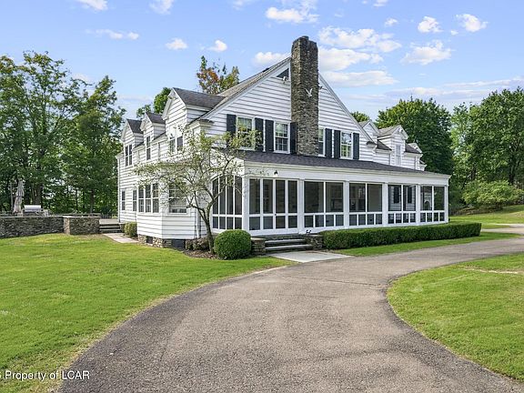 2nd image of 2037 E La Plume Rd