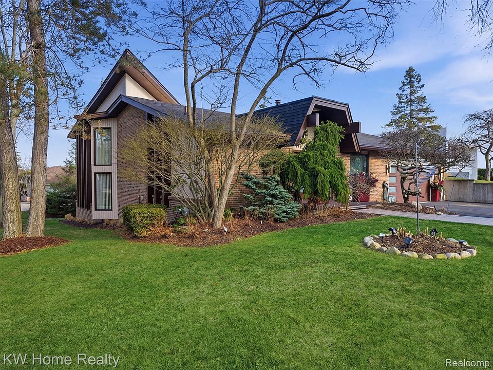 1st image of 4749 Tara Ct