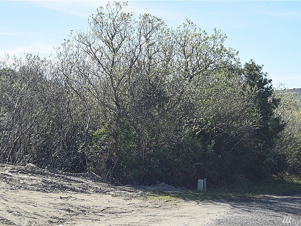 1st image of 135 Marine View Dr SE