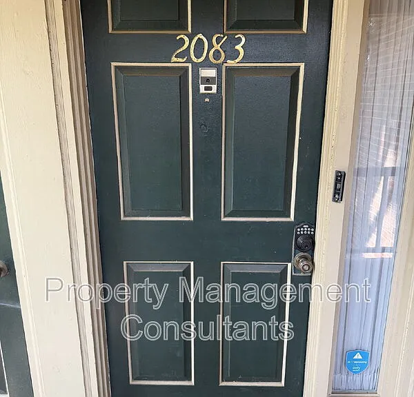 2083 Woodlawn Dr SW — Photo 3