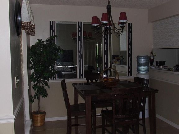 2nd image of 405 Salterton St