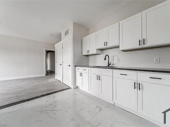 1970 E 71st St, Cleveland, OH