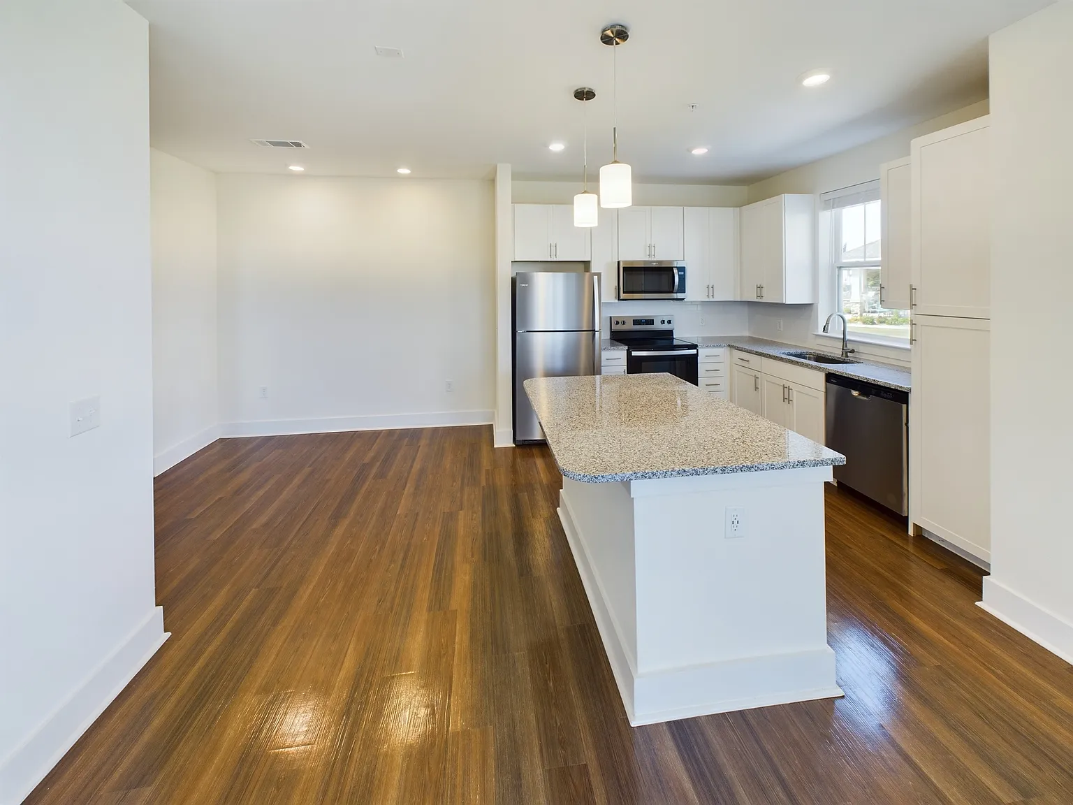 2 bed, 1150 sqft, $2,159 — Photo 3
