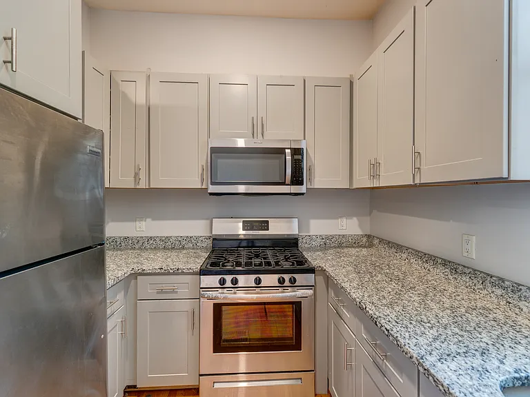 545 Whitney Ave #2 — Photo 2