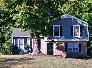 211 Singing Woods Ln, Spartanburg, SC 29301