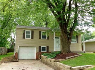 5828 N Hamilton Rd, Peoria, IL 61614