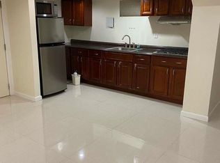 61-10 Cloverdale Blvd, Oakland Gardens, NY 11364
