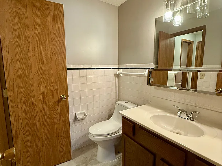 4430 Ridgewood Rd E — Photo 8