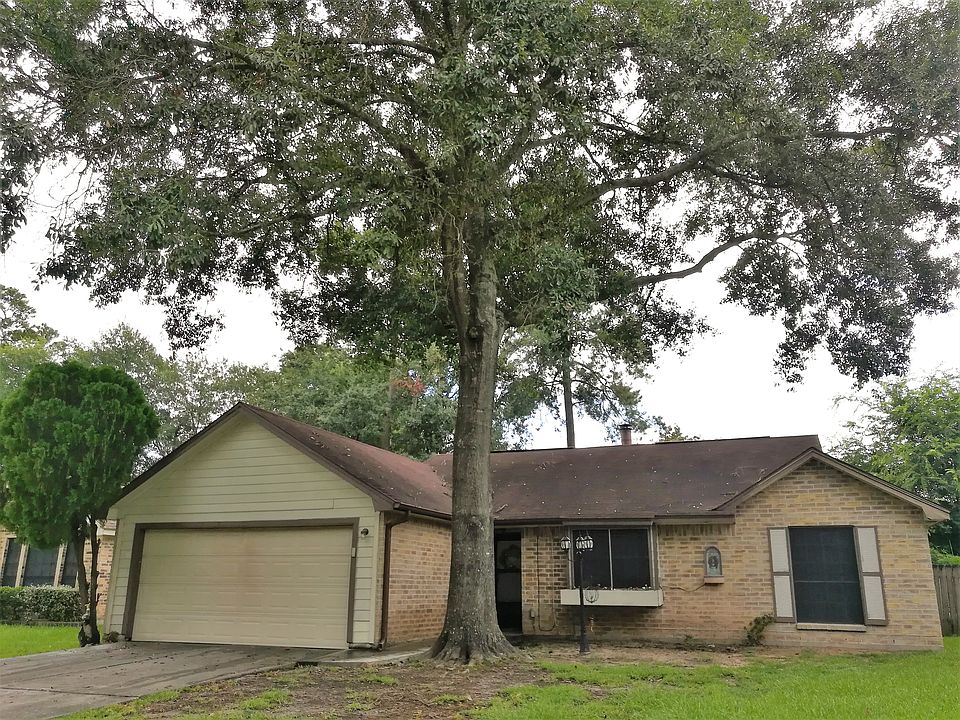 3706 VILLAGE GROVE DR
