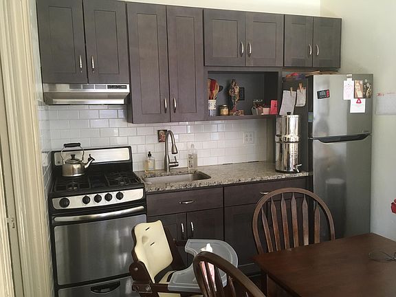 Kitchen w stainless appliances