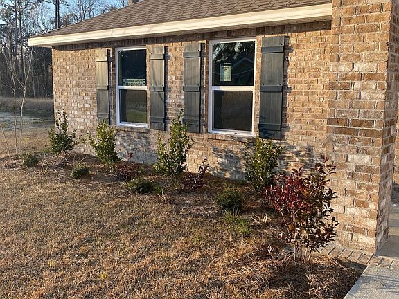 3rd image of 212 Hawthorne Dr