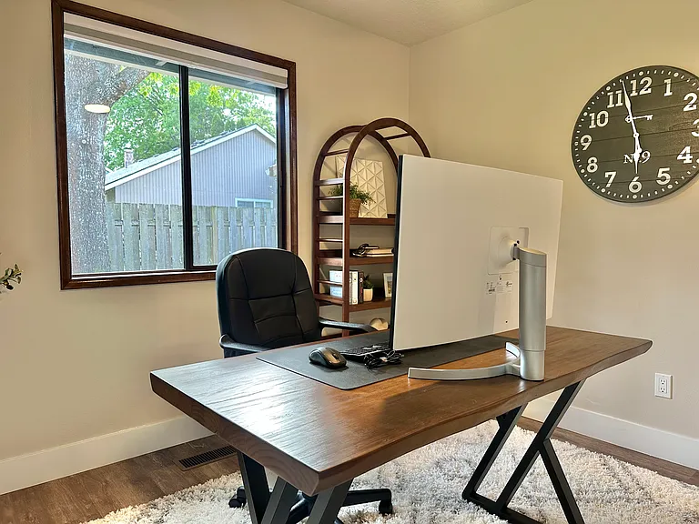 514 NE Joanne Cir — Photo 19