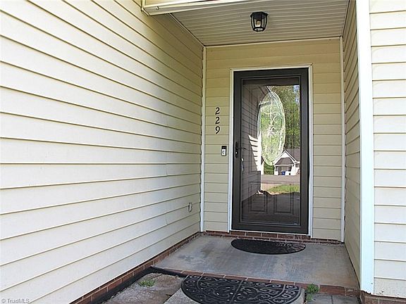 2nd image of 229 Creeksedge Ct