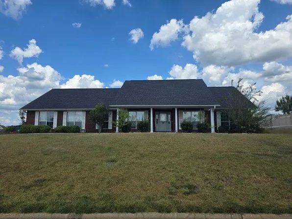 108 Fieldstone Dr, Enterprise, AL 36330