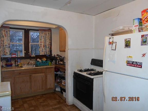 3rd image of 3845 W 39th St