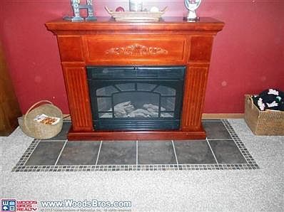 5th image of 840 Erica Ct
