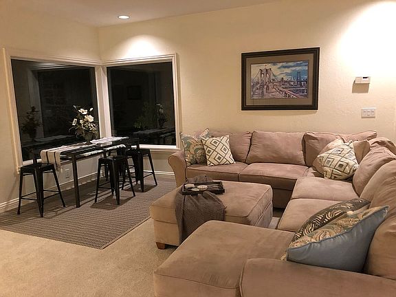 2nd lvngrm w/ family bdrms