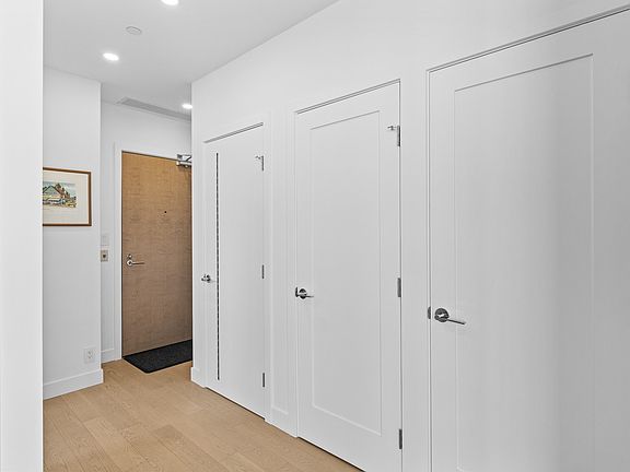 3rd image of 3389 Lakeshore Rd #407