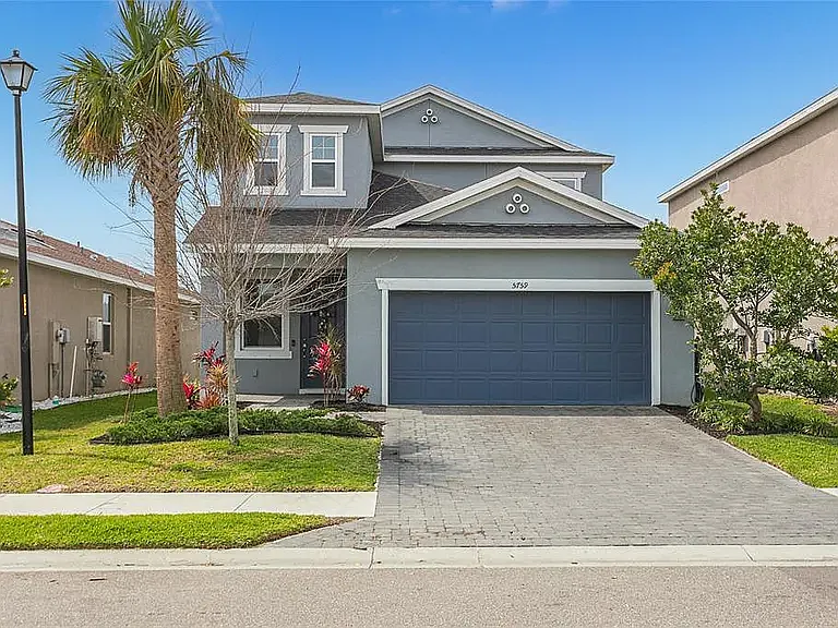 4 bed, 2100 sqft, $2,700 — Photo 2