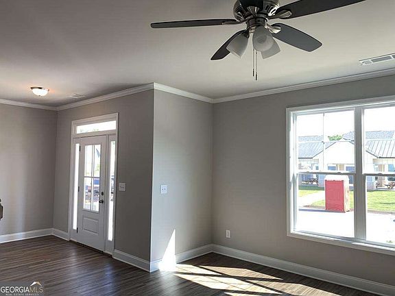 2nd image of 5203 Addison St