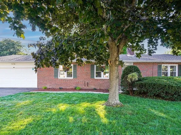 12 Skyridge Ln, Springfield, MA 01128