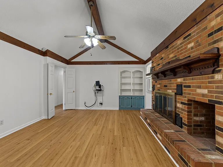 828 Jo Anne Cir — Photo 32