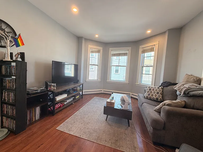 18 Washburn St #R — Photo 6
