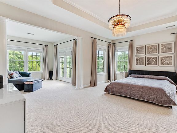 4th image of 404 Hidden Meadow Dr