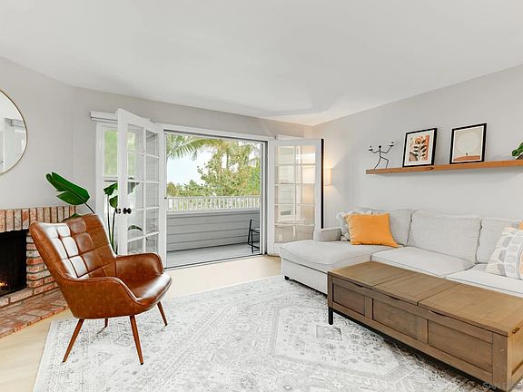 4th image of 1994 Diamond St Unit 2