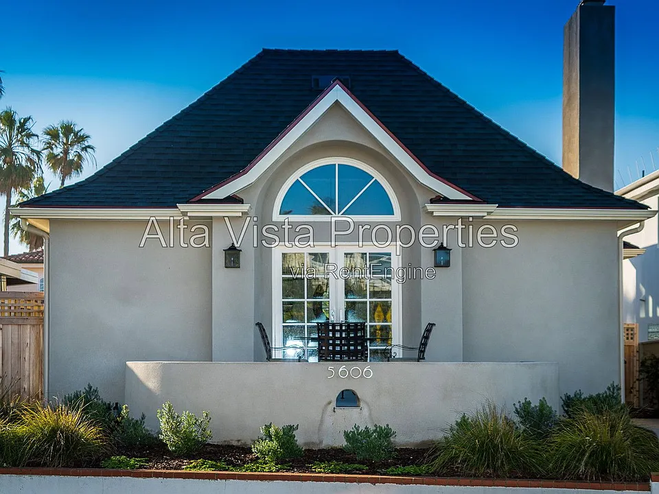 5606 Dolphin Pl