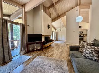 872 Sierra Vista Dr APT 30, Twin Peaks, CA 92391