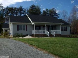 2052 Pipers Gap Rd, Mount Airy, NC 27030