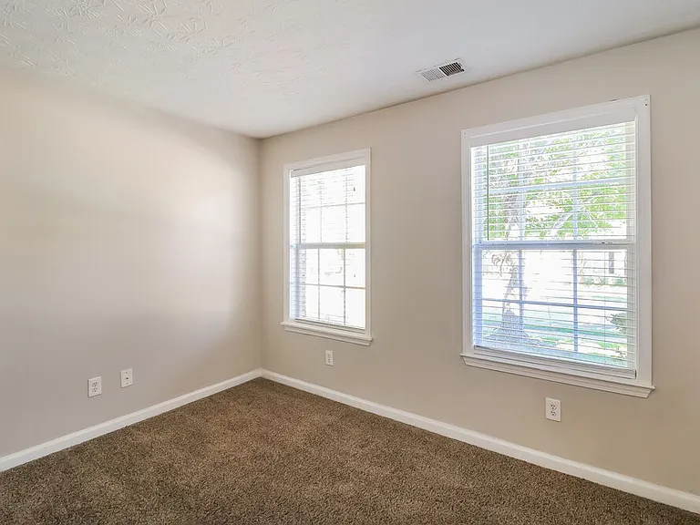 1905 Elm Park Dr — Photo 6