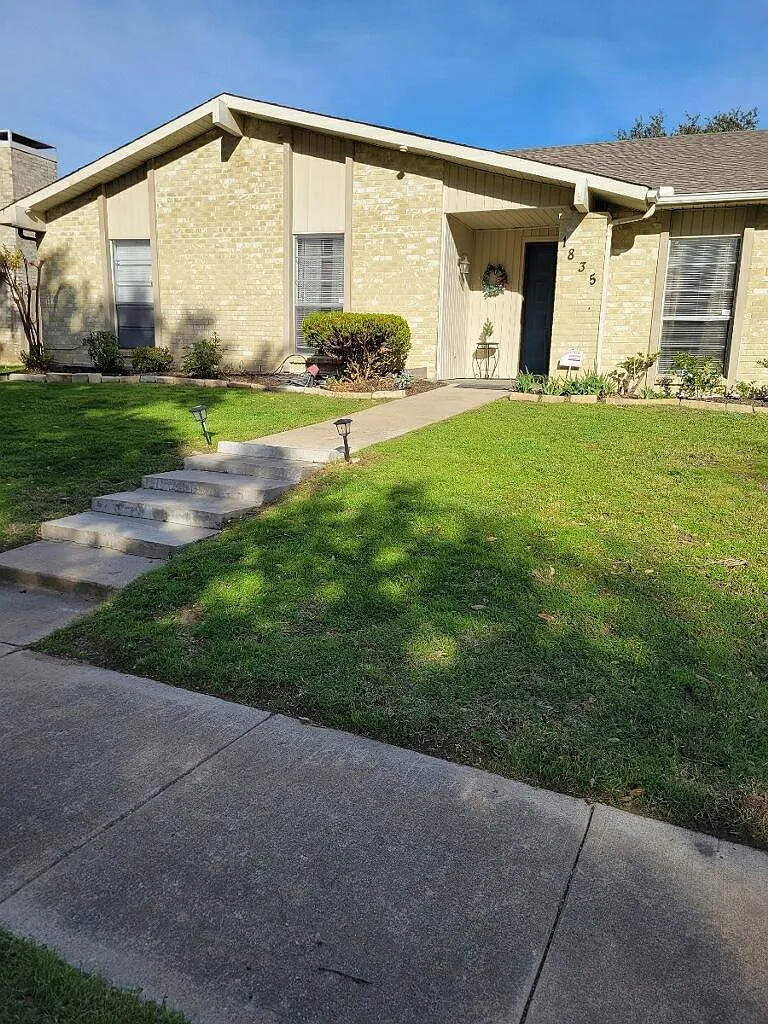 3 bed, 2100 sqft, $2,300 — Photo 1